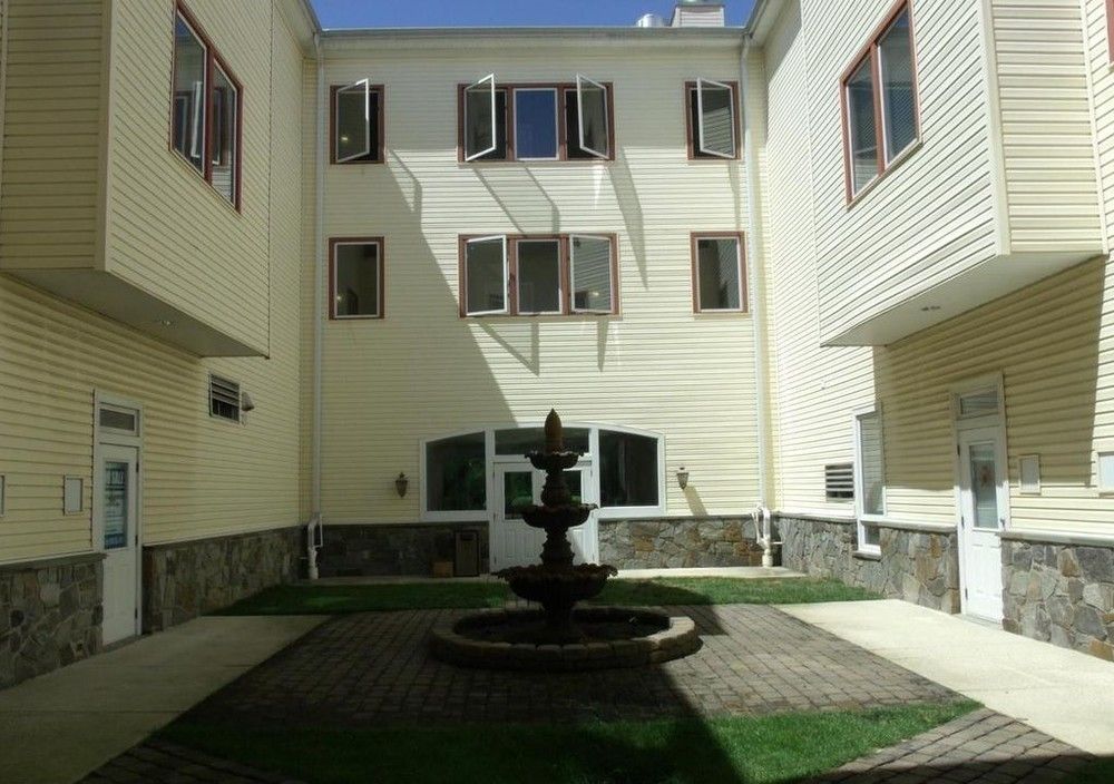 Regatta Condominiums: 400 Renfro Dr, Glen Burnie, MD 21060